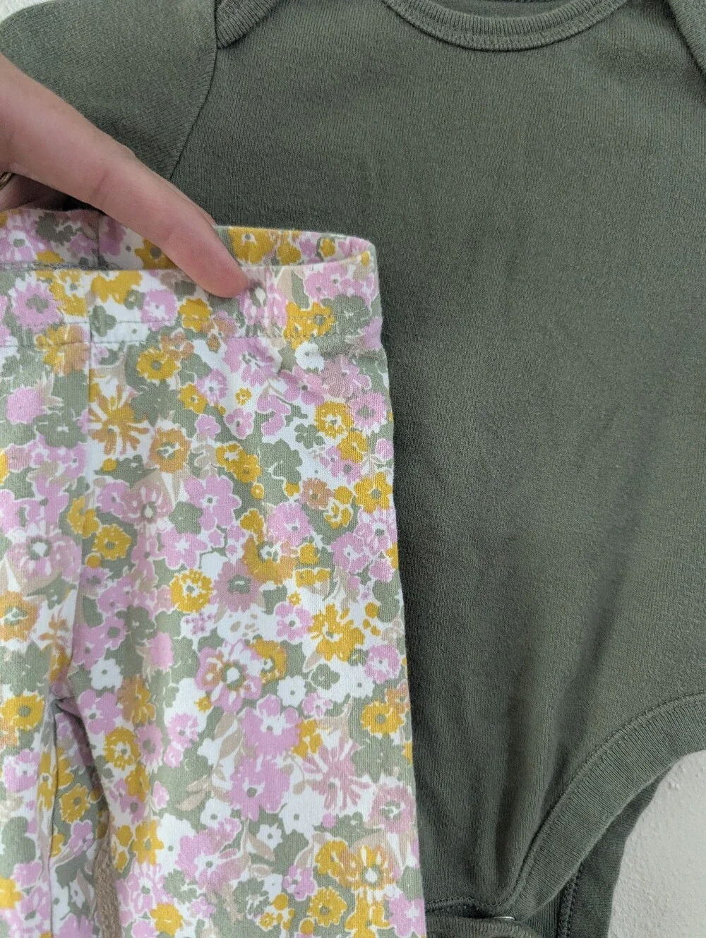 Green & Floral Outfit Sz 3m